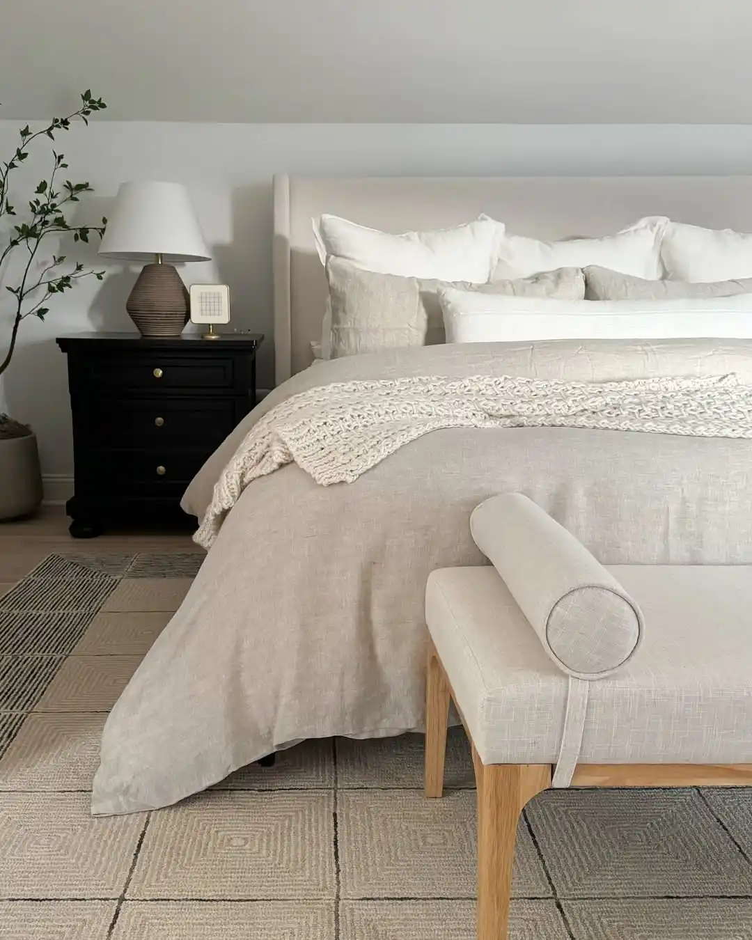 14 Trends in Room Decor Minimalist Homes 6 Textured Fabrics Are Replacing Glossy Minimalist Finishes
