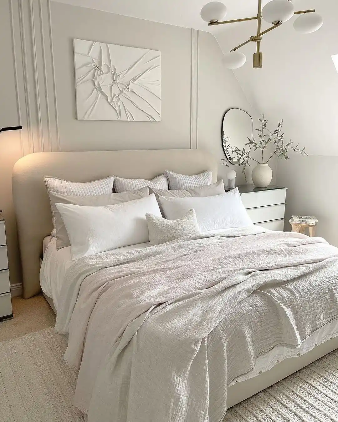 10 Tips for a Cozy Minimalist Bedroom 3 The Secret Formula Behind a Cozy Minimalist Space