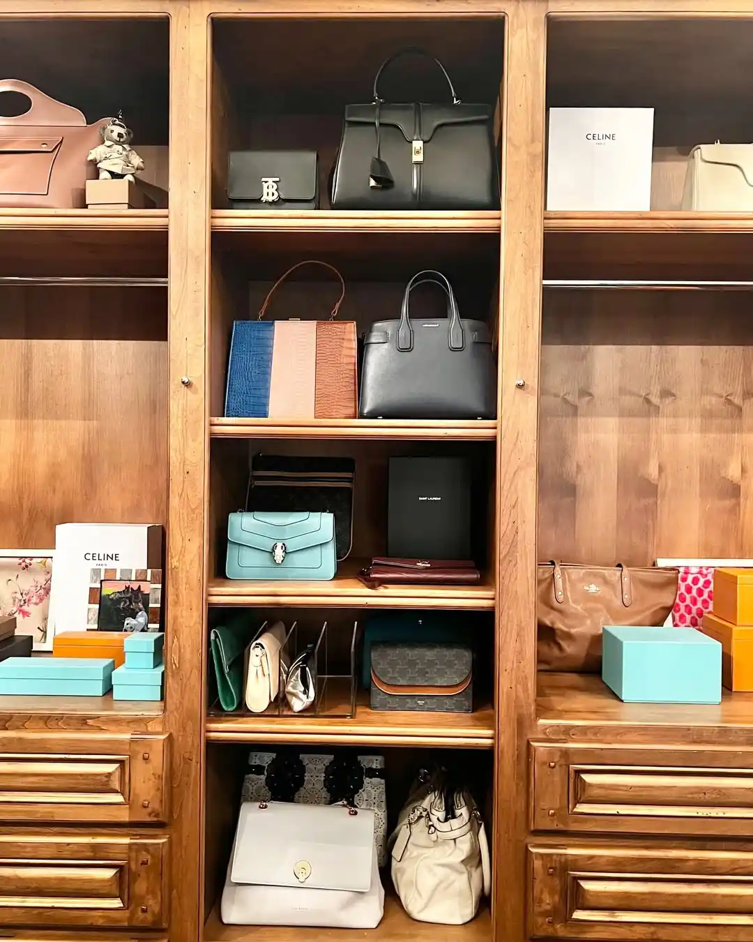 13 Bedroom Closet Organization Ideas When You Have No Walk-In 12 Closet accessories organizer