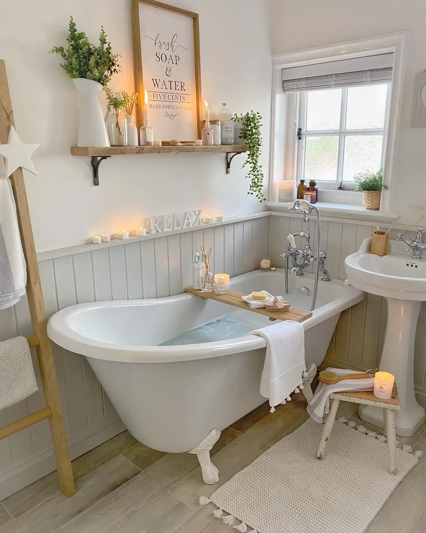 Festive Farmhouse Bath
