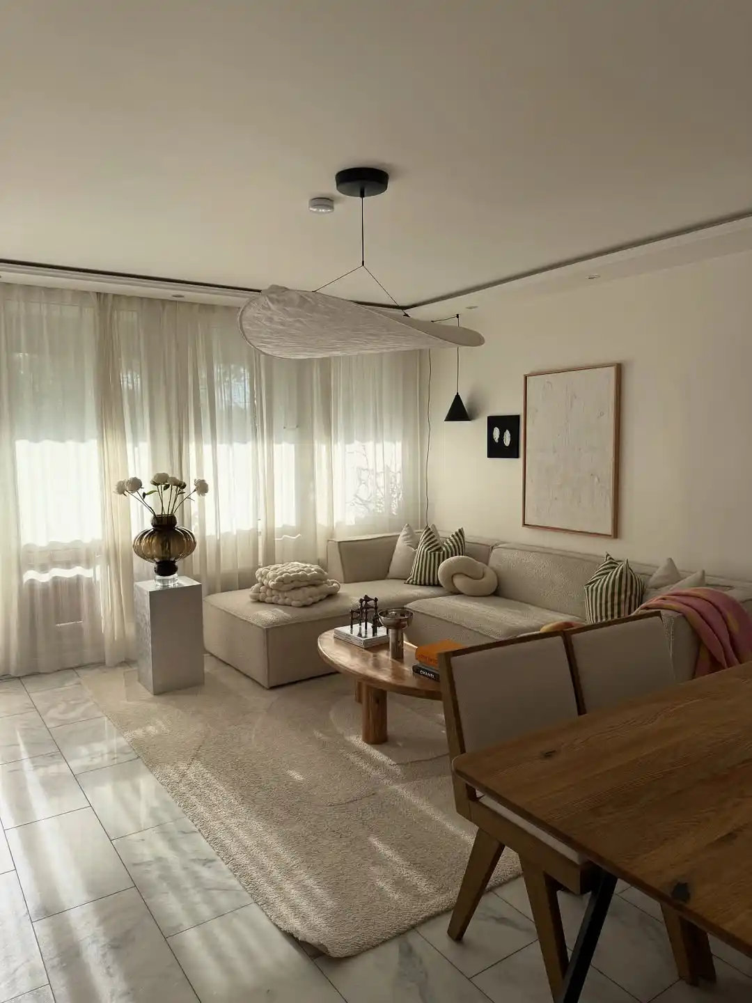 12 Minimalist Living Room Ideas for Families With Kids 5 Minimalist Family Home