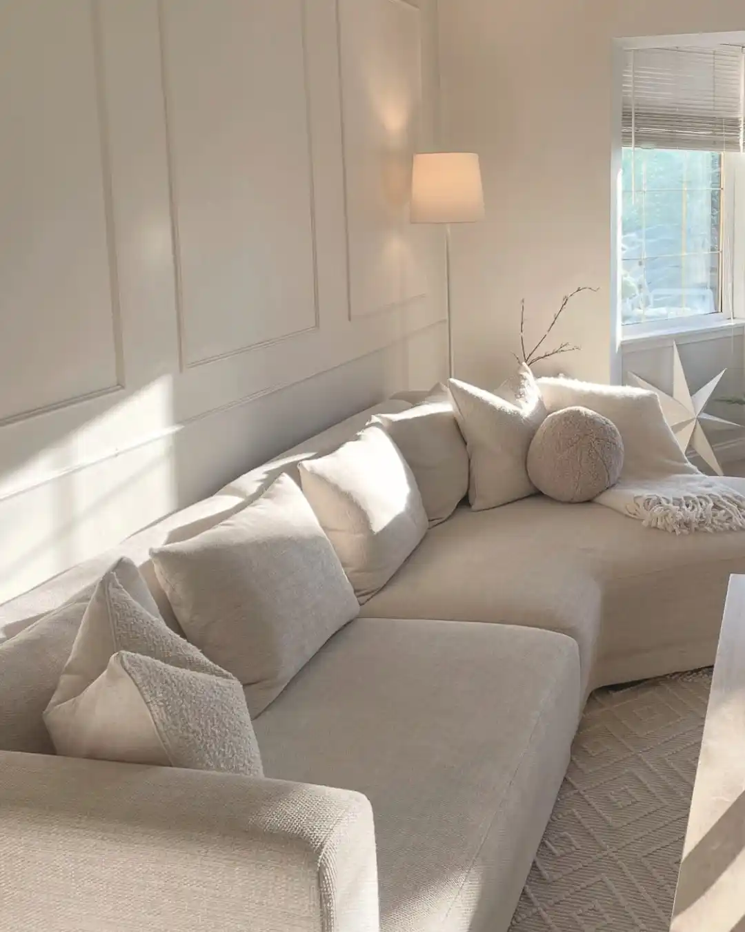 15 Minimalist Decor Mistakes to Avoid for a Calm and Stylish Home 3 Using Only White Throughout the Entire Home
