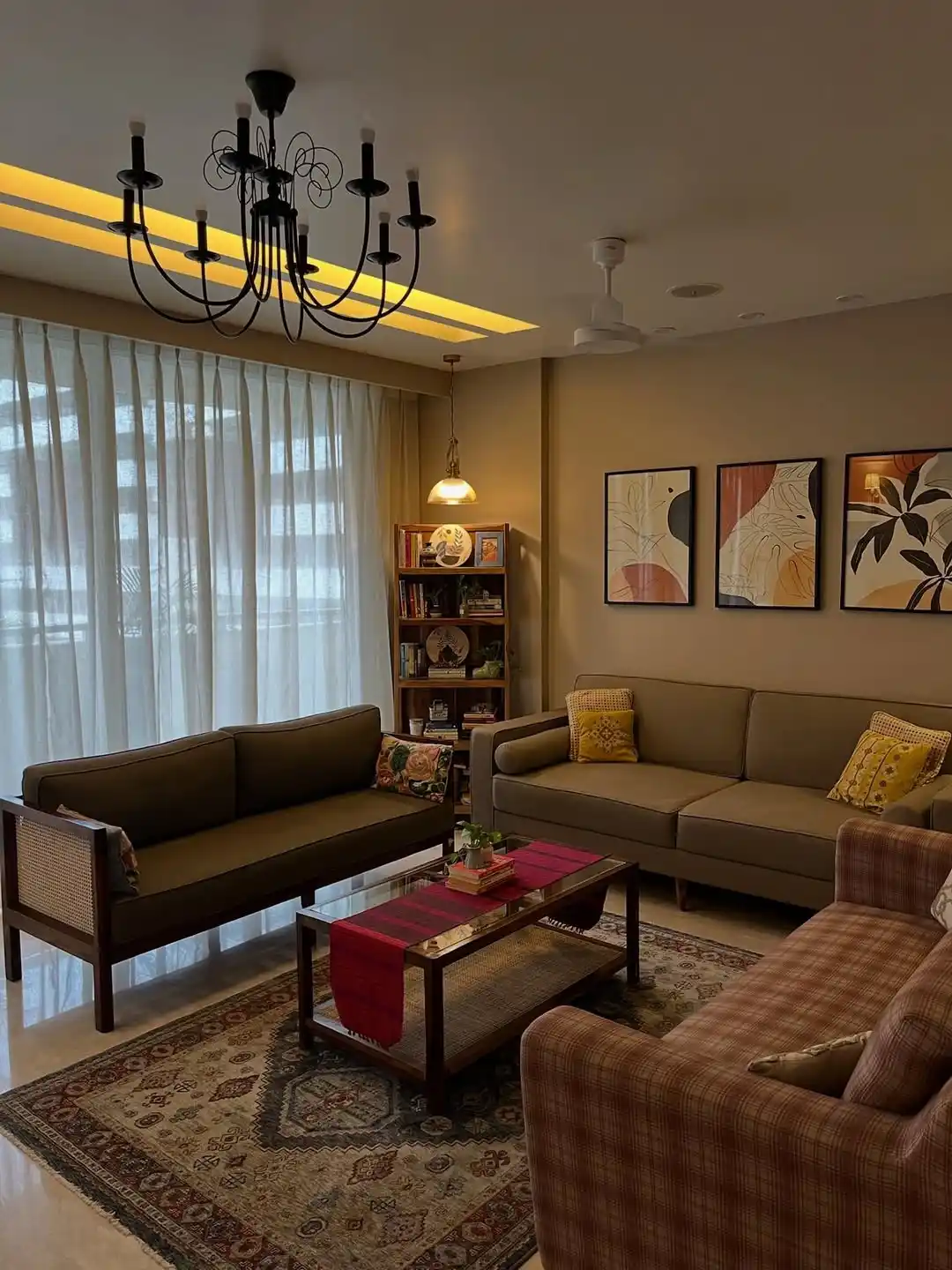 10 Things Designers Always Do in Small Living Rooms 4 apartment living room