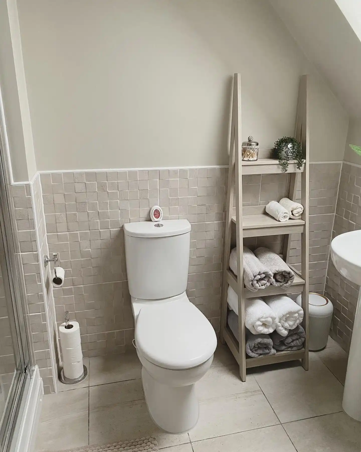 bathroom towel storage