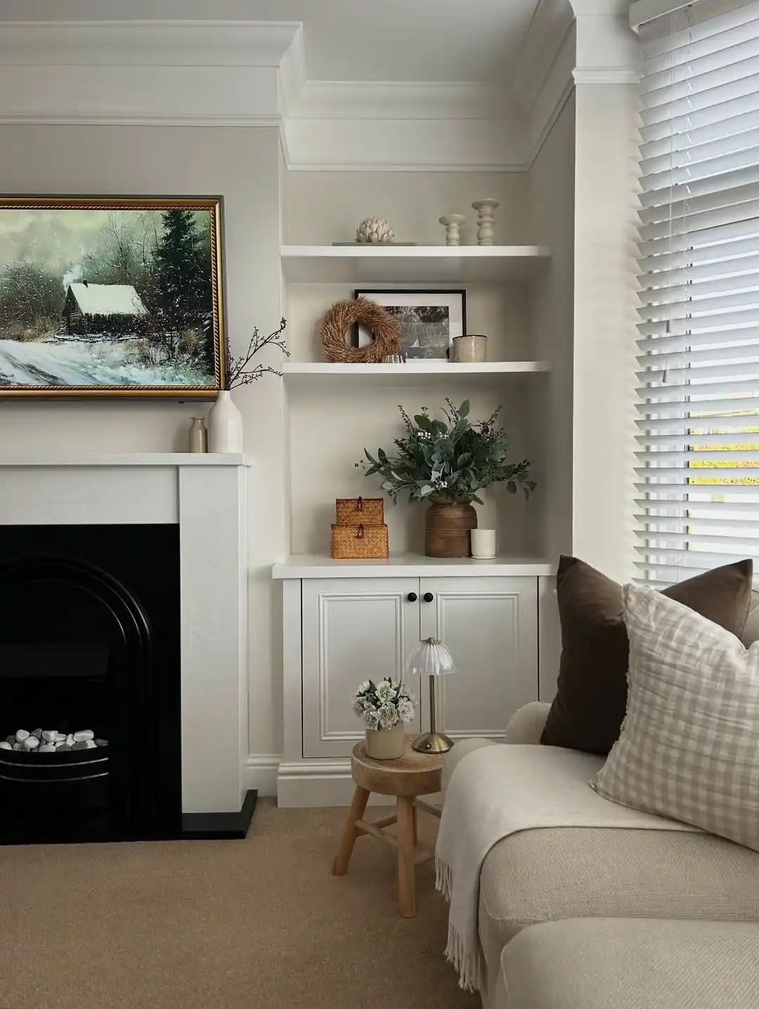 12 Minimalist Living Room Christmas Decor Ideas That Feel Festive Without the Chaos 10 clean Christmas living room