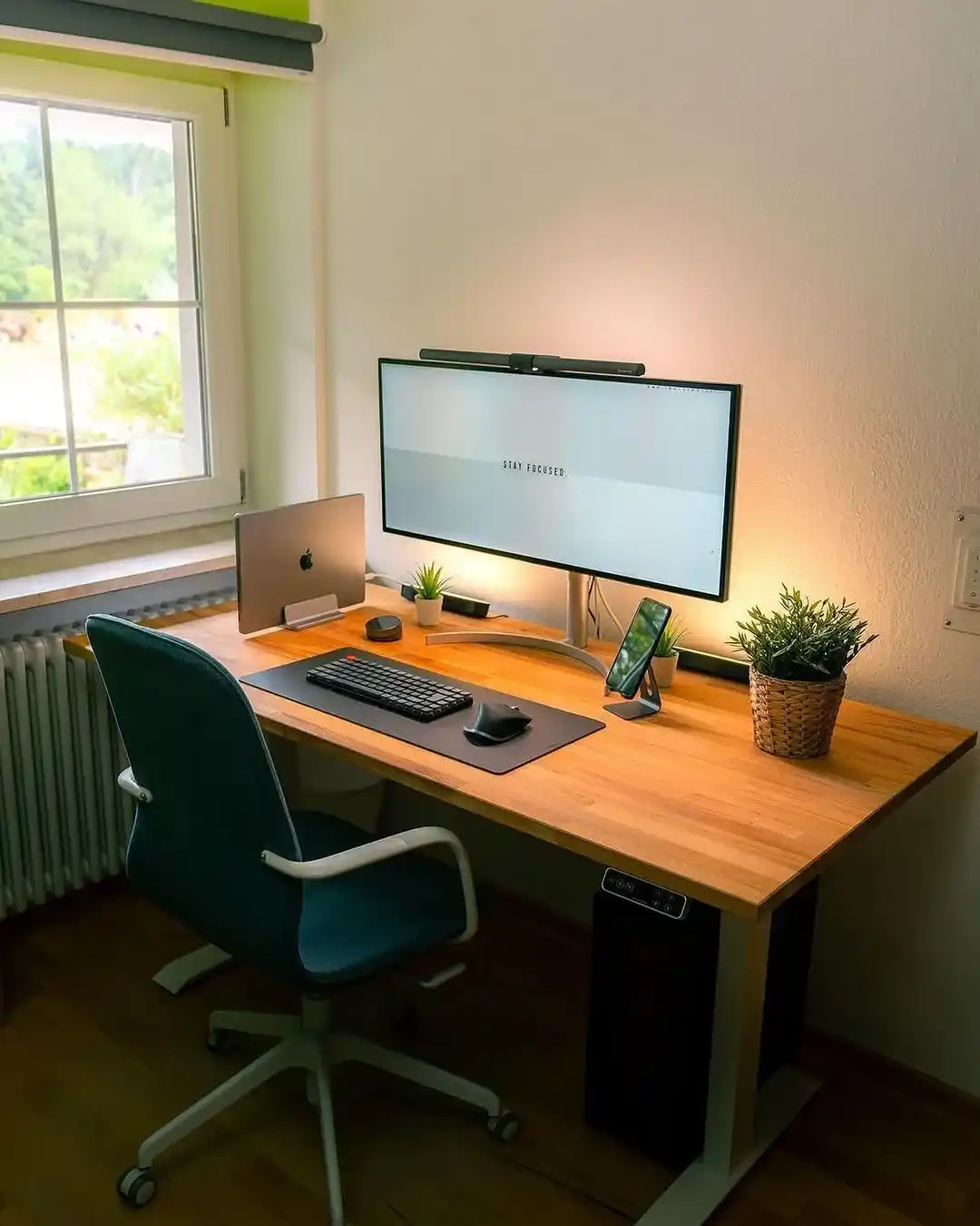 10 Cable Management Ideas for a Clean Home Office Desk Setup 6 clean desk setup
