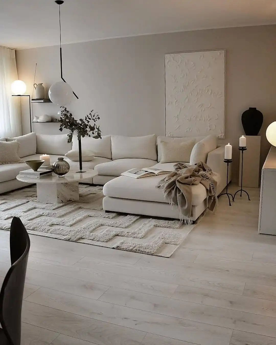 13 Minimalist Living Room Ideas for Hosting Guests That Impress Without Stress 10 minimal decor