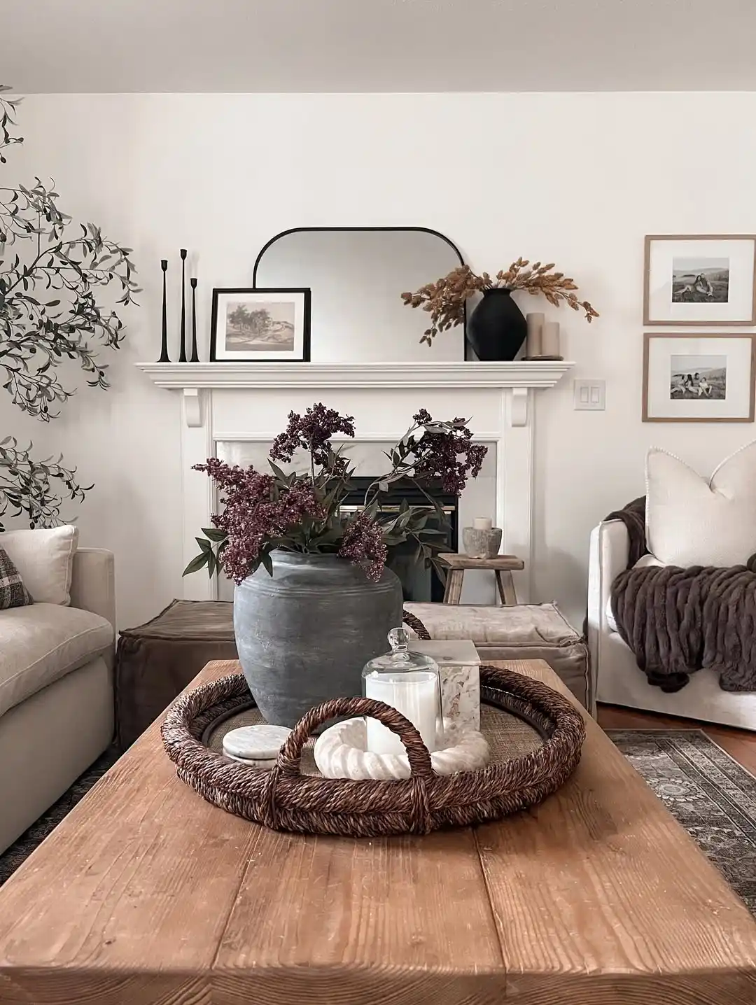 11 Minimalist Living Room Fall Decor Ideas That Are Cozy Without Being Cluttered 11 minimalist fall bouquet