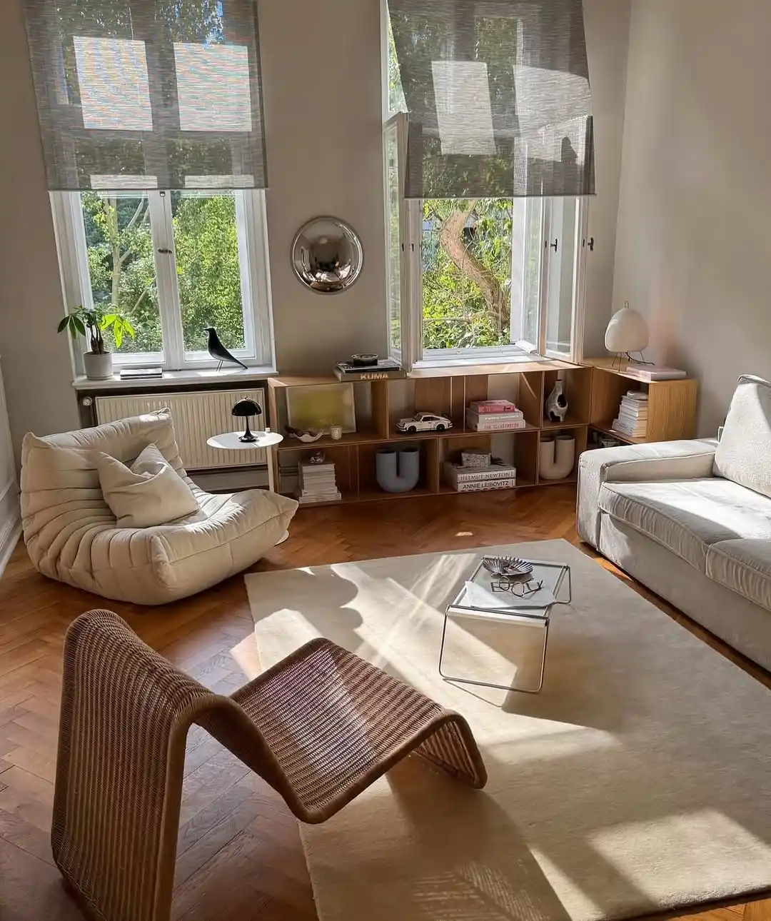 10 Minimalist Living Room Refresh Ideas for Spring That Take Less Than a Weekend 2 minimalist home spring