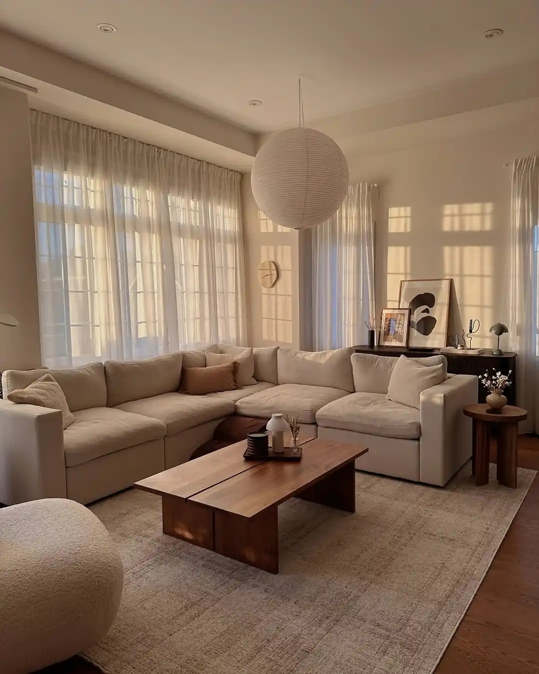 13 Minimalist Living Room Ideas for Hosting Guests That Impress Without Stress 1 minimalist living room