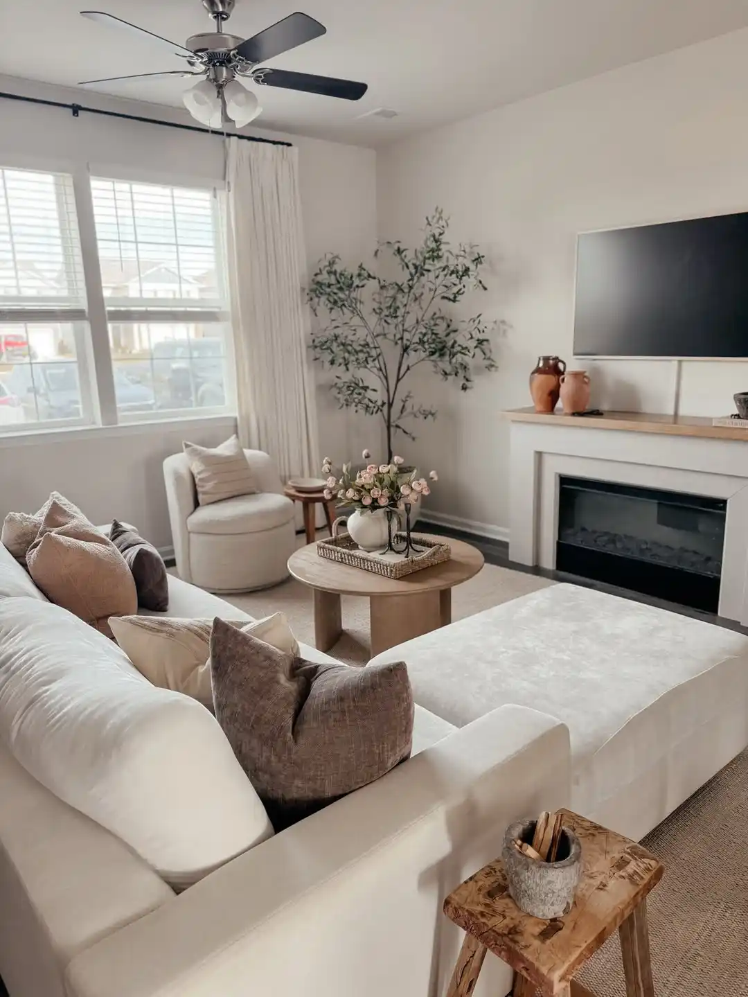 10 Minimalist Living Room Refresh Ideas for Spring That Take Less Than a Weekend 4 minimalist spring decor
