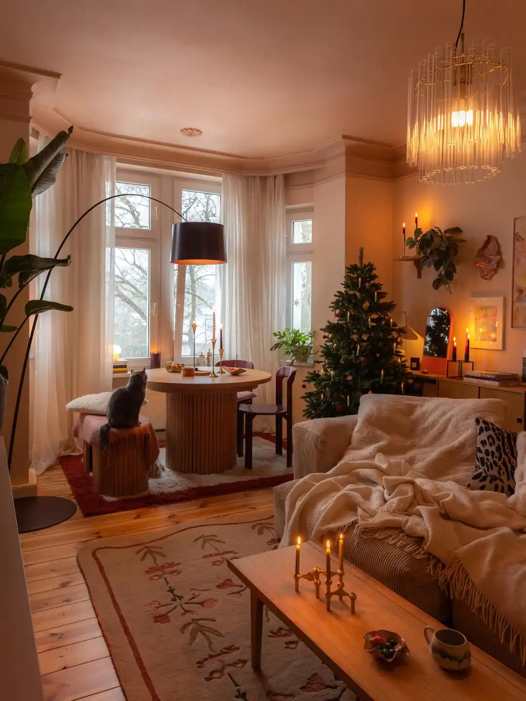 12 Minimalist Living Room Christmas Decor Ideas That Feel Festive Without the Chaos 4 modern minimalist Christmas decor