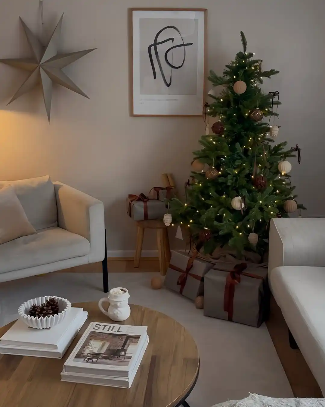 12 Minimalist Living Room Christmas Decor Ideas That Feel Festive Without the Chaos 11 neutral Christmas tree ideas