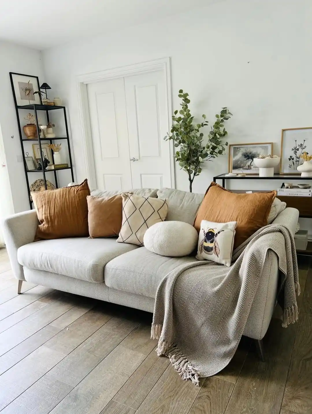 8 Minimalist Living Room Ideas for Empty Nesters Ready to Finally Reclaim Their Space 3 neutral living room