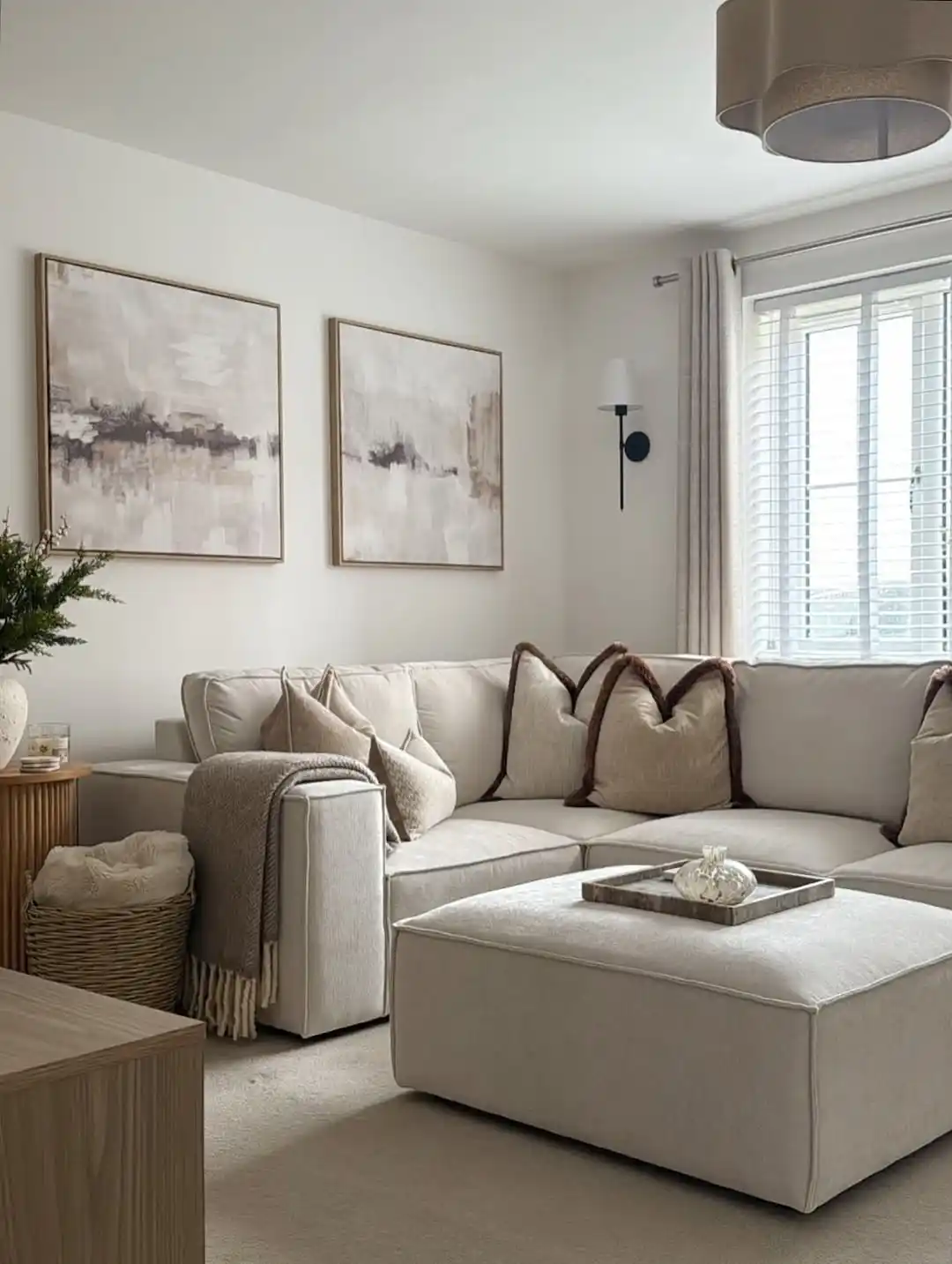 13 Minimalist Living Room Ideas for Hosting Guests That Impress Without Stress 4 neutral living room