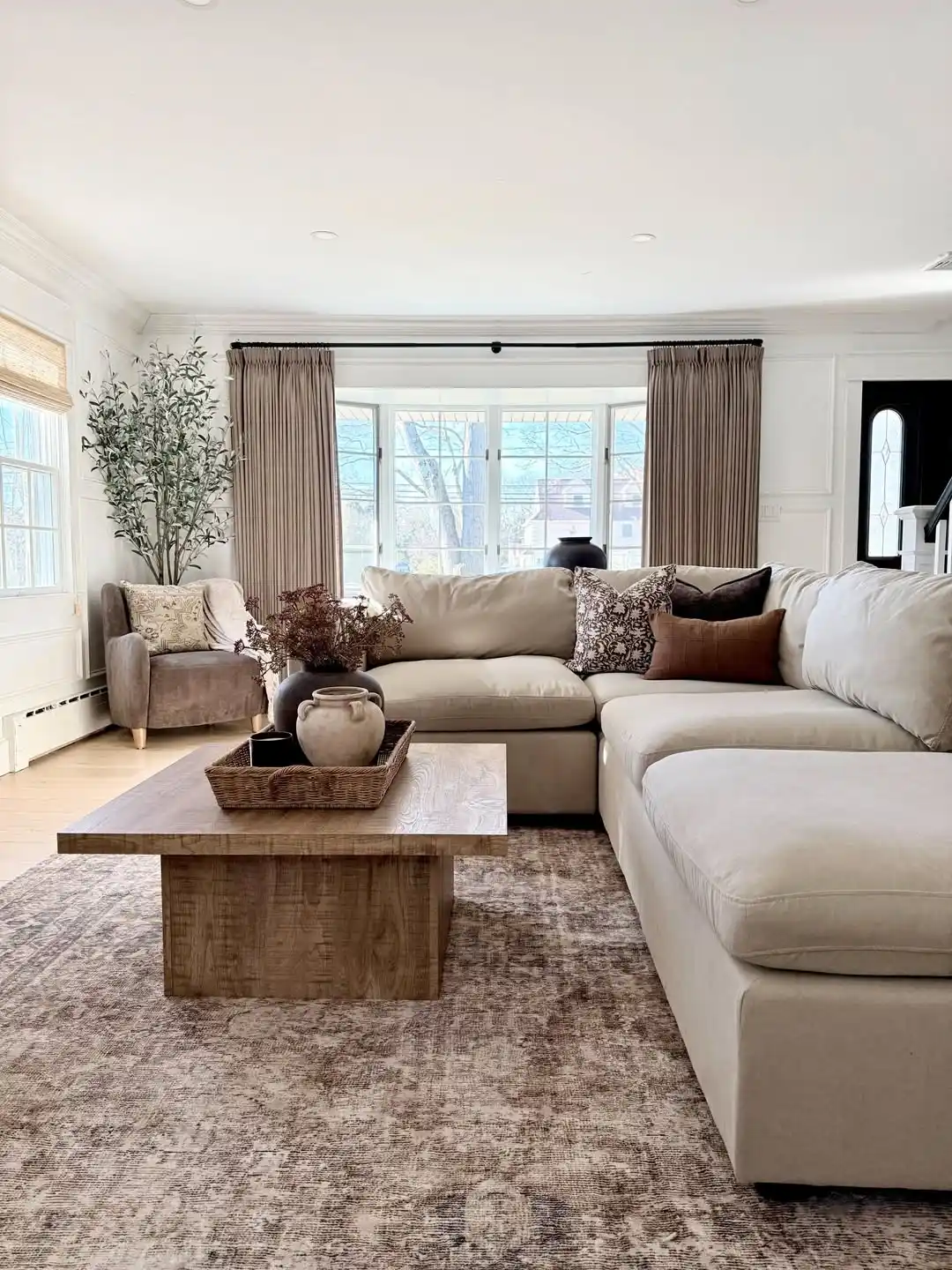 11 Minimalist Living Room Fall Decor Ideas That Are Cozy Without Being Cluttered 6 simple fall living room