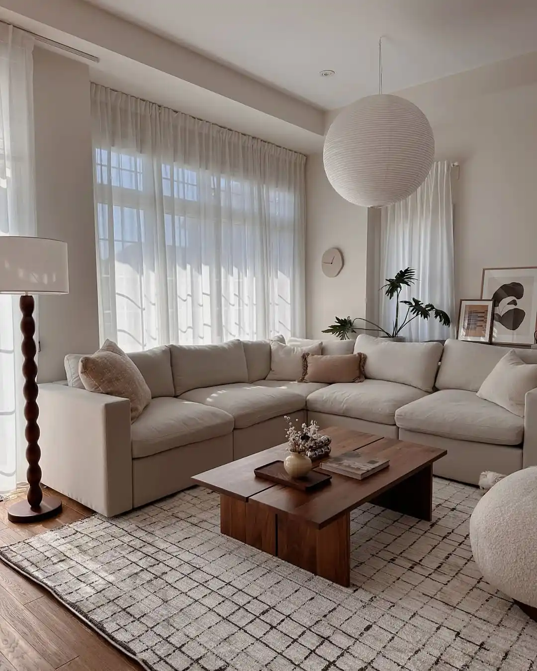 10 Minimalist Living Room Refresh Ideas for Spring That Take Less Than a Weekend 1 spring living room refresh