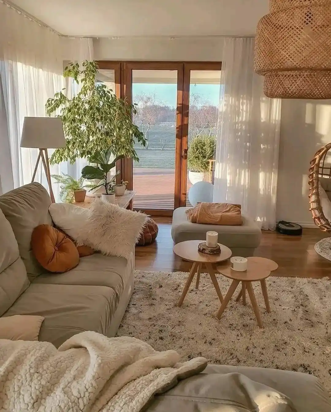 10 Minimalist Living Room Refresh Ideas for Spring That Take Less Than a Weekend 9 succulent living room