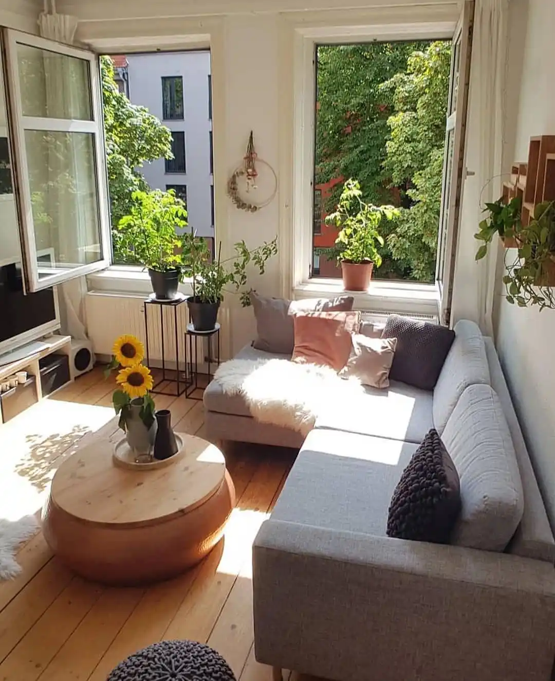 10 Things Designers Always Do in Small Living Rooms 3 tiny living room