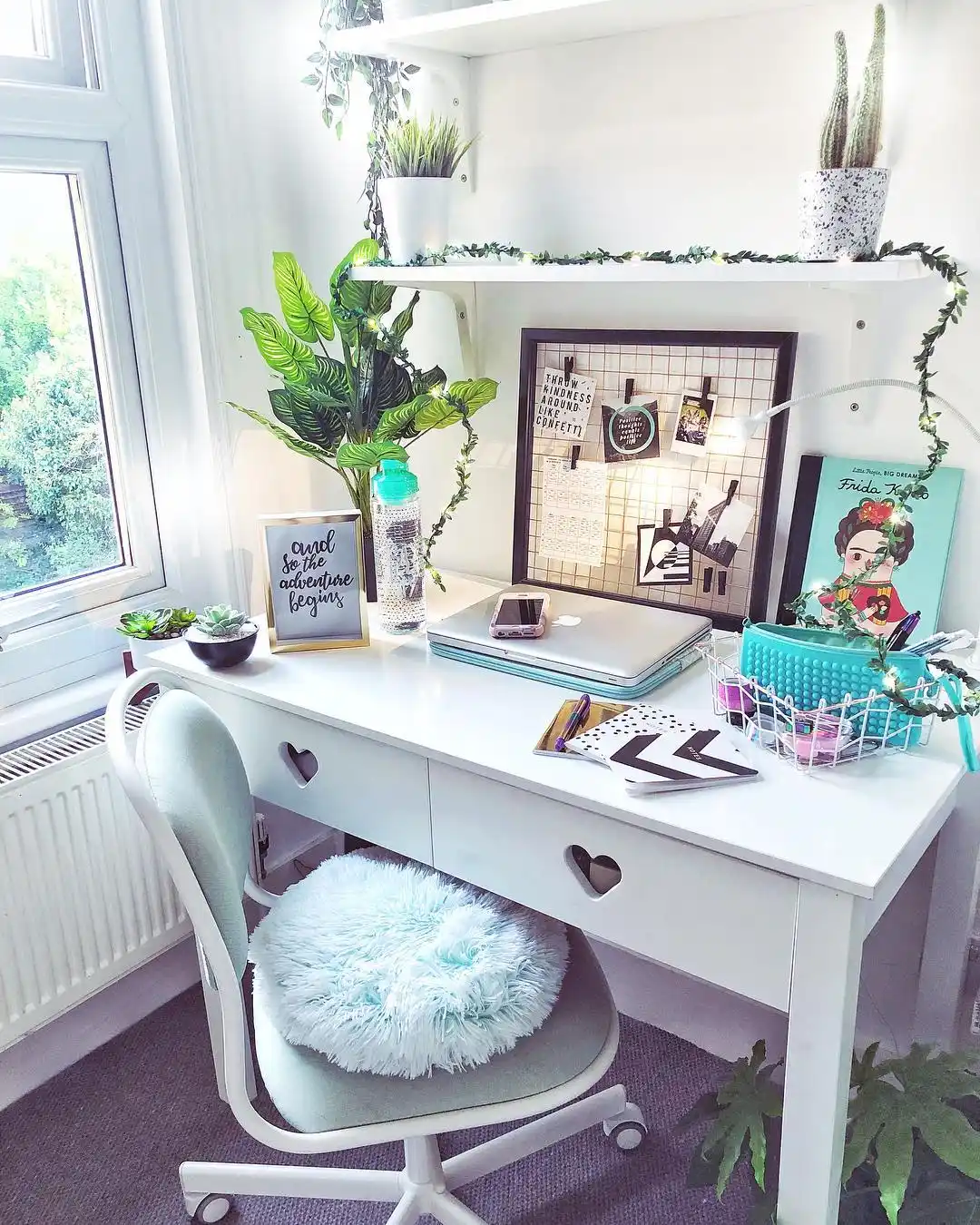 13 Holiday Home Office Decor Ideas: Stay Festive While You Work 11 white home office desk